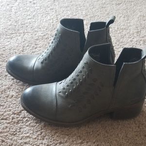 Billabong booties